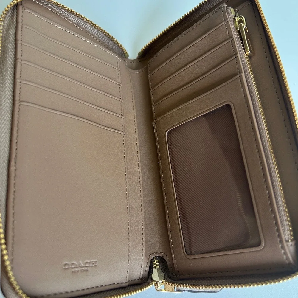 Coach Accordion Zip Chalk Taupe Signature Canvas Wallet‎ Excellent